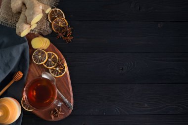 limon ve bal üst görünümü ile sıcak zencefil çayı