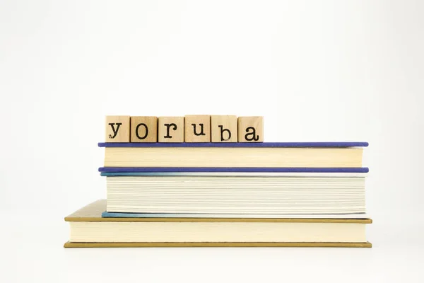 Yoruba Palavra Sobre Madeira Selos Pilha Livros Acadêmico Conceito Linguagem — Fotografia de Stock