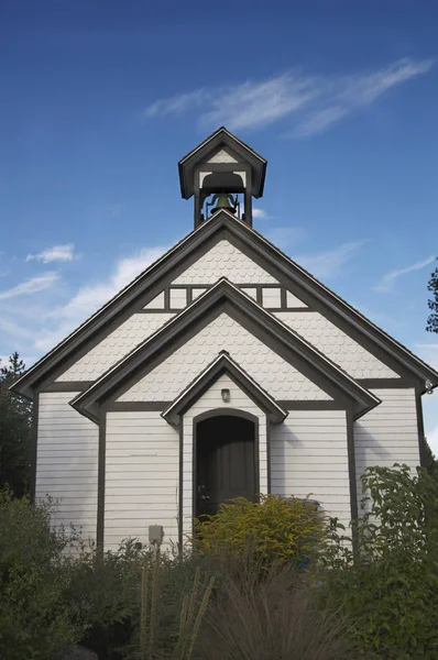 Een Oud Kerkgebouw Staat Tegen Een Blauwe Colorado Hemel — Stockfoto