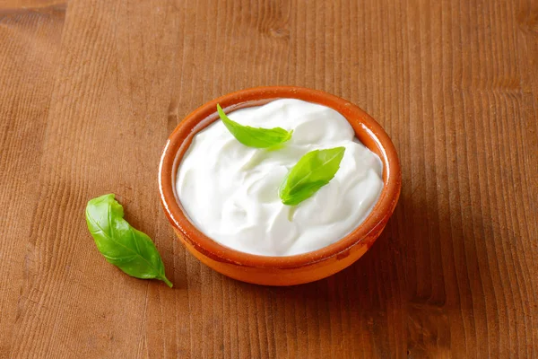 Yogurt Bianco Panna Acida Una Ciotola Ceramica — Foto Stock