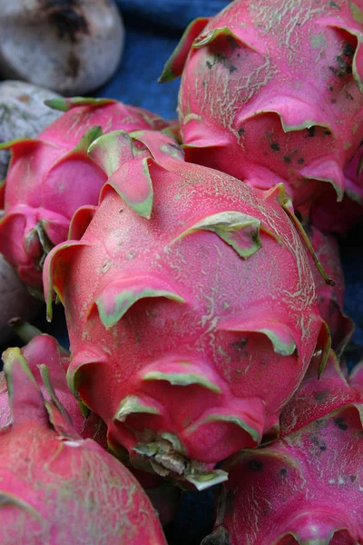 Барвисті Dragonfruit Тайському Ринку — стокове фото