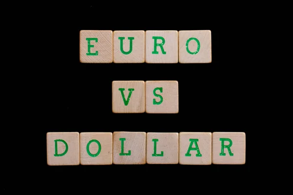 Ahşap Bloklar Üzerindeki Mektuplar Euro Dolar — Stok fotoğraf