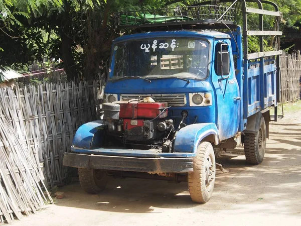 Camión Azul Típico Myanmar — Foto de Stock