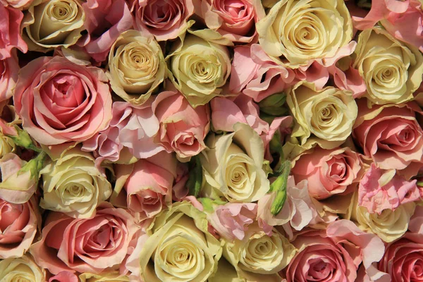 Witte Roze Rozen Bloemige Bruids Middenstuk — Stockfoto