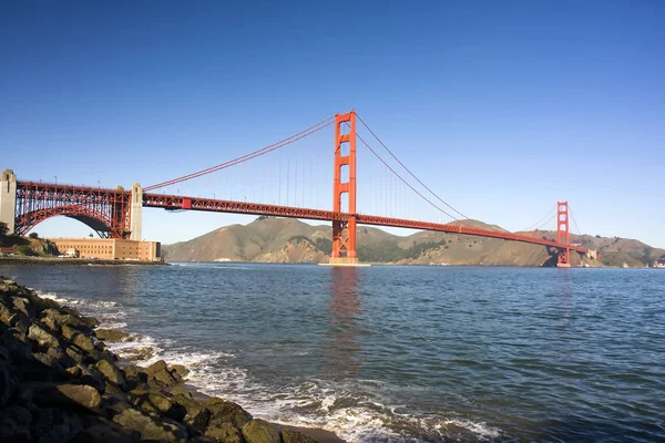 横跨旧金山海湾的金门大桥景观 — 图库照片