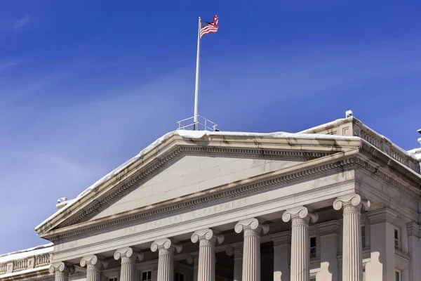 Maliye Bakanlığı Bize Kar Sonra Sütunlar Bayrak Pennsylvania Avenue Washington — Stok fotoğraf