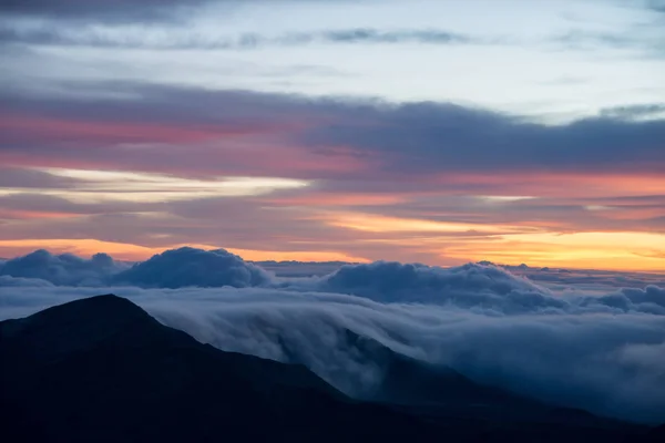 Wschód Zapierające Dech Piersiach Widoki Szczycie Halaekala Park Narodowy Wulkanu — Zdjęcie stockowe