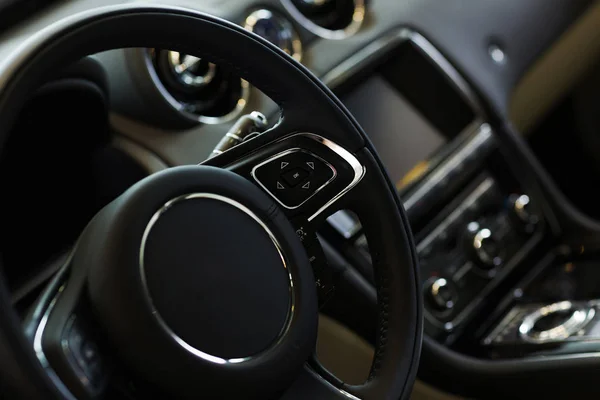 Fekete Szalon Autó Belső Udvarára Néző Kilátással — Stock Fotó