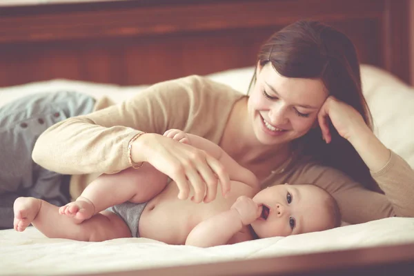 Retrato Una Madre Con Bebé Meses — Foto de Stock