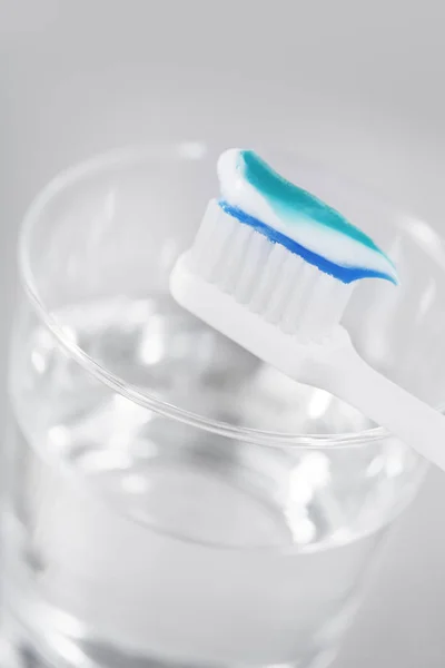 Toothbrush Toothpaste Glass Water — Stock Photo, Image