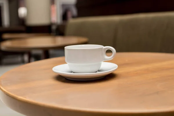 Tazza Caffè Sul Tavolo Vicino — Foto Stock