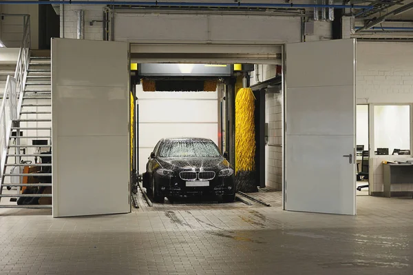 Utfärda Utegångsförbud För Bil Tvätt Posterar Tvätt Tunnel — Stockfoto