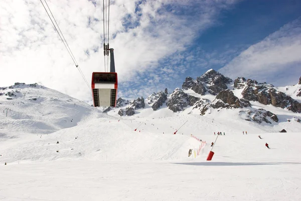 Luftseilbahn Unter Der Piste Skigebiet Courchevel Den Französischen Alpen — Stockfoto