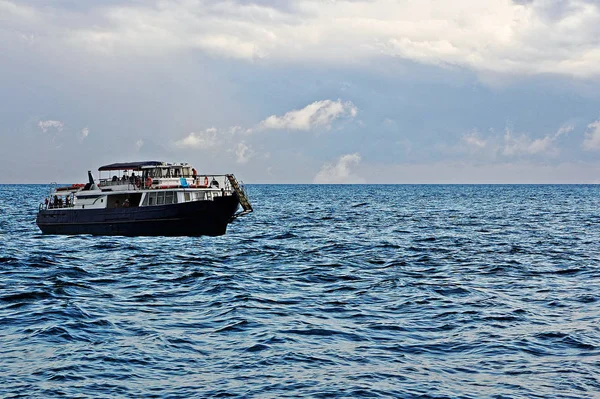Mały Pasażerski Statek Morski Morzu Bez Granic — Zdjęcie stockowe