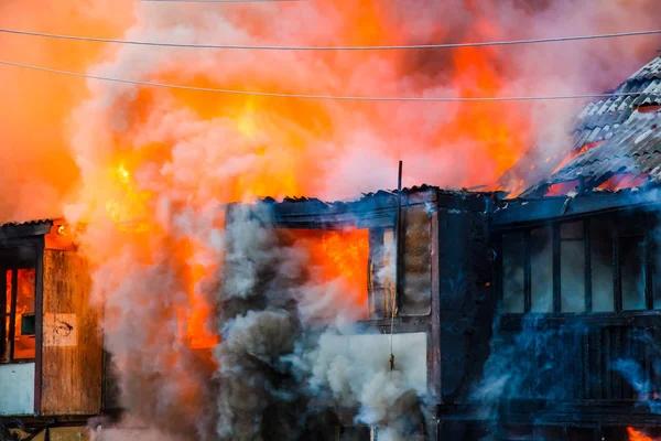 Feu Dans Une Vieille Maison Bois — Photo