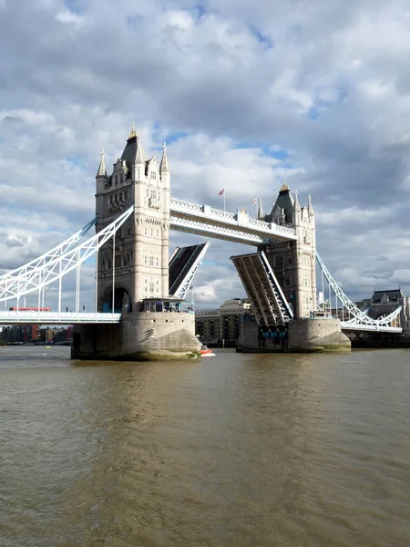 Uma Vista Histórica Tower Bridge Que Está Localizada Sobre Rio — Fotografia de Stock