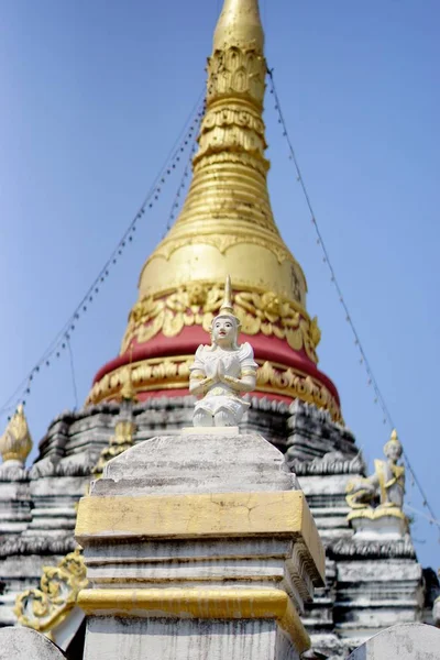 Burmesiska Traditionell Ängel Skulptur Stående Till Skyddad Pagoda Lampang Temple — Stockfoto