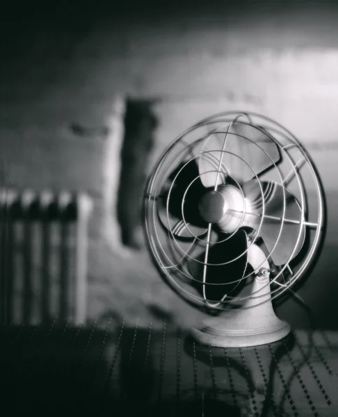 Ventilador Sala Elétrica Com Radiador Calor Fundo — Fotografia de Stock