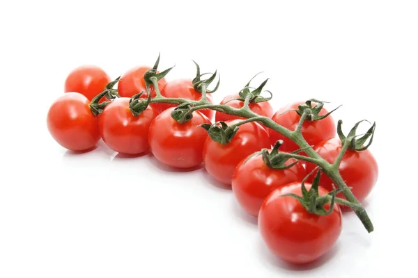 Racimo Tomates Pequeños Aislados Blanco — Foto de Stock