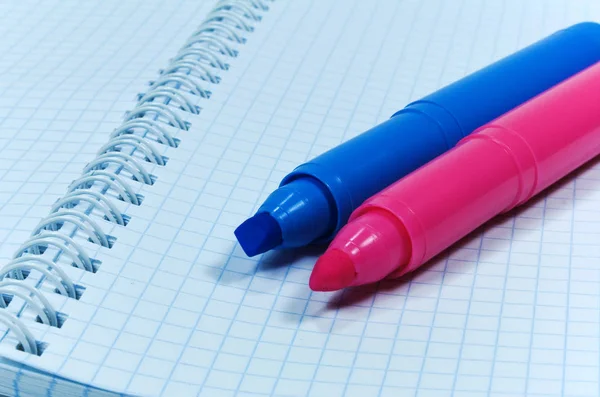 Two Colored Markers Notebook — Stock Photo, Image