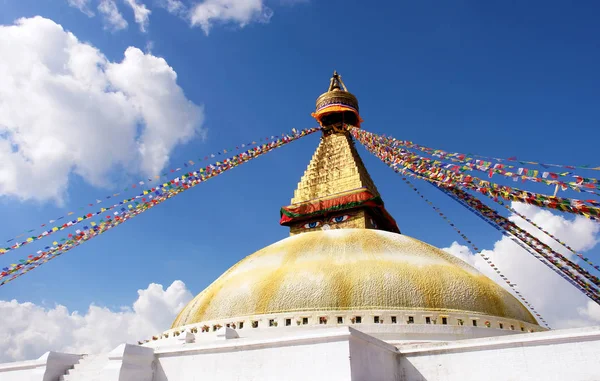 Bodhnath Stupa Kathmandu Buddha Μάτια Και Σημαίες Προσευχής Καθαρό Μπλε — Φωτογραφία Αρχείου