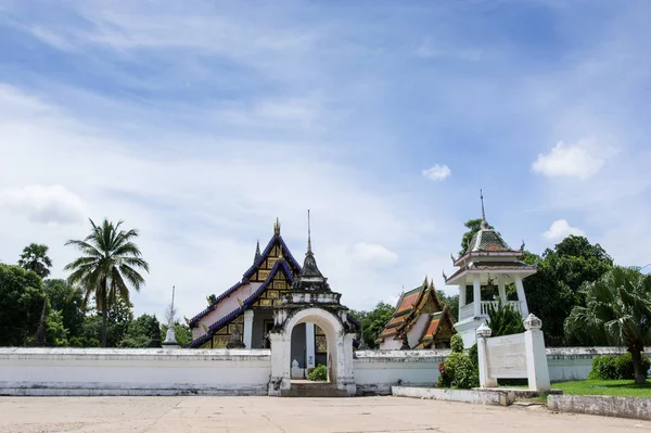 Tempio Thailandese Che Unisce Wat Prathat Tung Yung Contro Cielo — Foto Stock