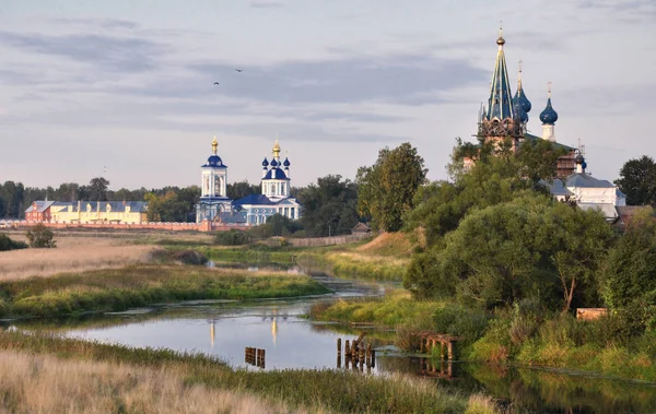 The Church upon Nerl River is one of the loveliest Orthodox churches and a symbol of mediaeval Russia — Stock Image Church Nerl River One Loveliest Orthodox Churches Symbol Mediaeval Russia Stock Image