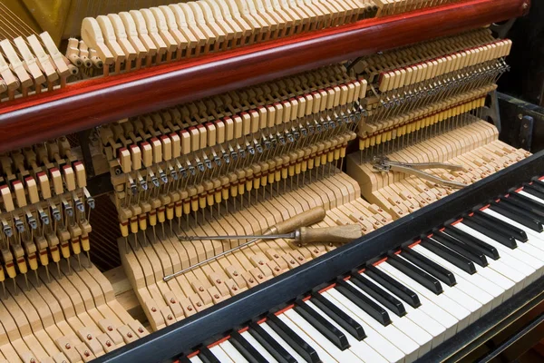 Piano Com Remover Tampa Frontal Processo Ajuste — Fotografia de Stock