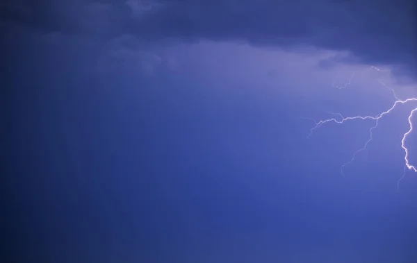 Céu Escuro Nuvens Relâmpago — Fotografia de Stock