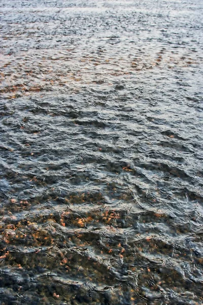 Water Textuur Rollen Een Kleine Heuvel — Stockfoto