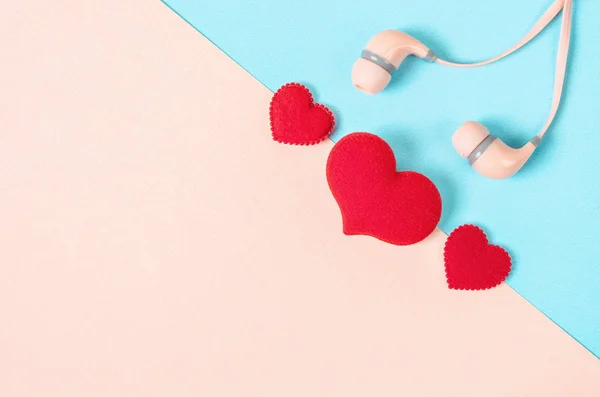 Słuchawki Czerwone Serca Tle Pięknej Słuchaj Twoja Koncepcja Miłość Serca — Zdjęcie stockowe