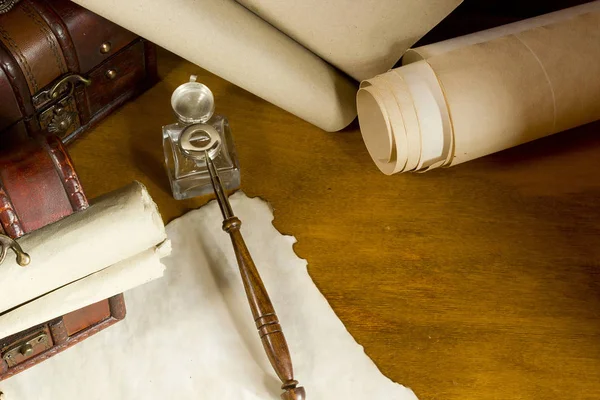 Vintage Posouvá Nástroje Pro Psaní Inkoustem Dřevěný Stůl — Stock fotografie