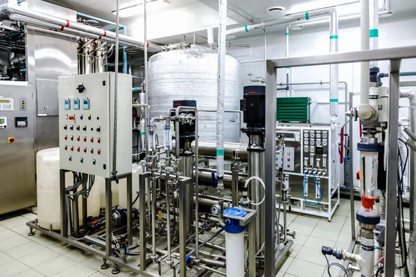 製薬産業または化学プラントの水調節室と制御方法装置 — ストック写真