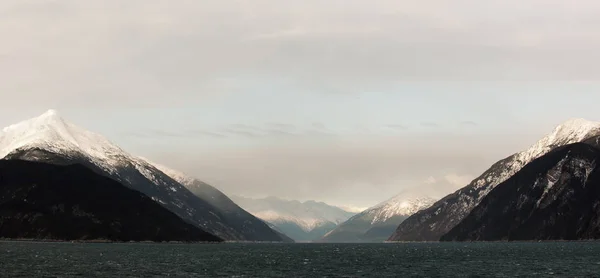 Snowcovered Гори Алясці Chilkat State Park Грязьові Bay Haines Аляска — стокове фото