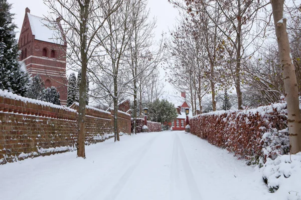 Церковь Дорога Покрыты Свежим Снегом Дании — стоковое фото