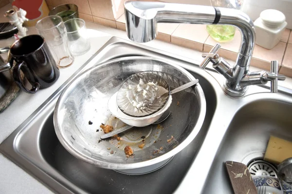 Imagem Conceptual Cozinha Lavatório Sujo Com Muitos Pratos Sujos — Fotografia de Stock