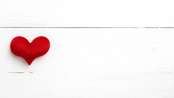 Rotes Herz Auf Weißem Tisch Von Oben — Stockfoto