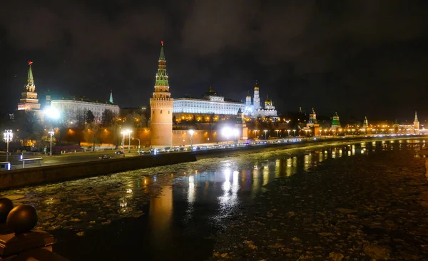 Kreml Moszkvai Folyó Éjjel Télen — Stock Fotó