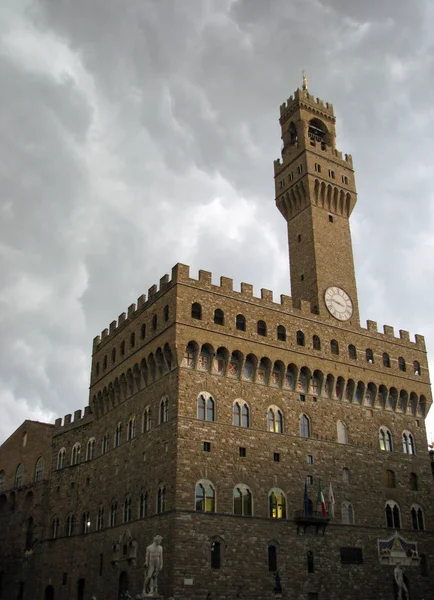 Nubes Reúnen Sobre Palazzo Vecchio Florencia Italia Palacio Ahora Ayuntamiento — Foto de Stock