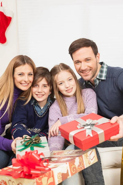 Feliz Familia Pasando Tiempo Juntos — Foto de Stock