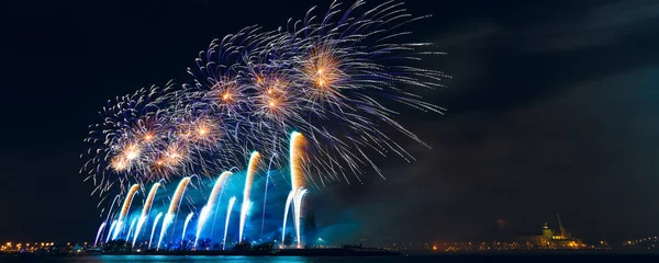Χρωματιστά Πυροτεχνήματα Νέο Έτους Στο Κέντρο Της Ρίγας — Φωτογραφία Αρχείου