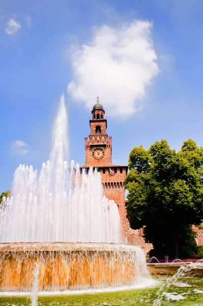Fontaine Côté Château Sforzesco Milan Italie — Photo