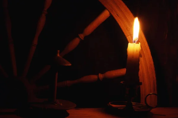 Spinning Wheel Candle Dark Room — Stock Photo, Image