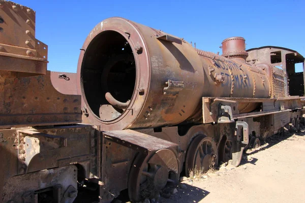 Νεκροταφείο Των Σκουριασμένο Παλιά Τρένα Στην Έρημο Του Ουγιούνι Βολιβία — Φωτογραφία Αρχείου