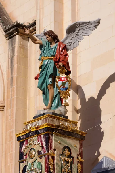 マルタ教会の外の天使の像 — ストック写真
