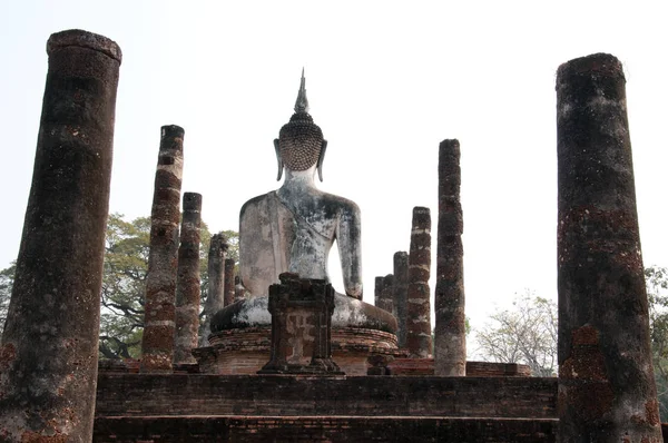 Vissza Buddha Szobor Wat Mahathat Templom Sukhothai Történeti Park Naplementekor — Stock Fotó