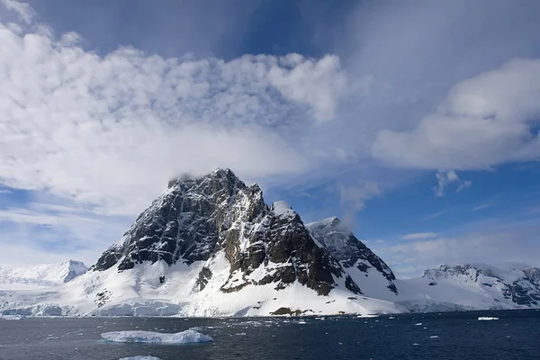 View Mountain Lemaire Channel Antarctica — Stock Photo, Image