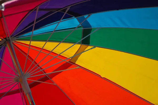 우산에 색상의 무지개 — 스톡 사진