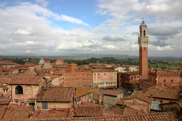 Plaza Campo Siena Italia Palacio Torre Cielo Nubes Paisaje — Foto de Stock