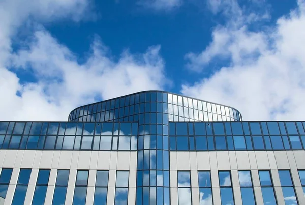 Detalle Una Fachada Edificio Oficinas Con Ventanas Azules — Foto de Stock